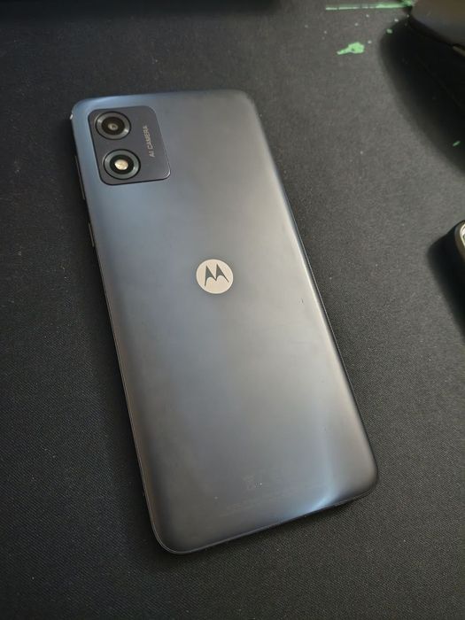 Продам телефон motorolla e13