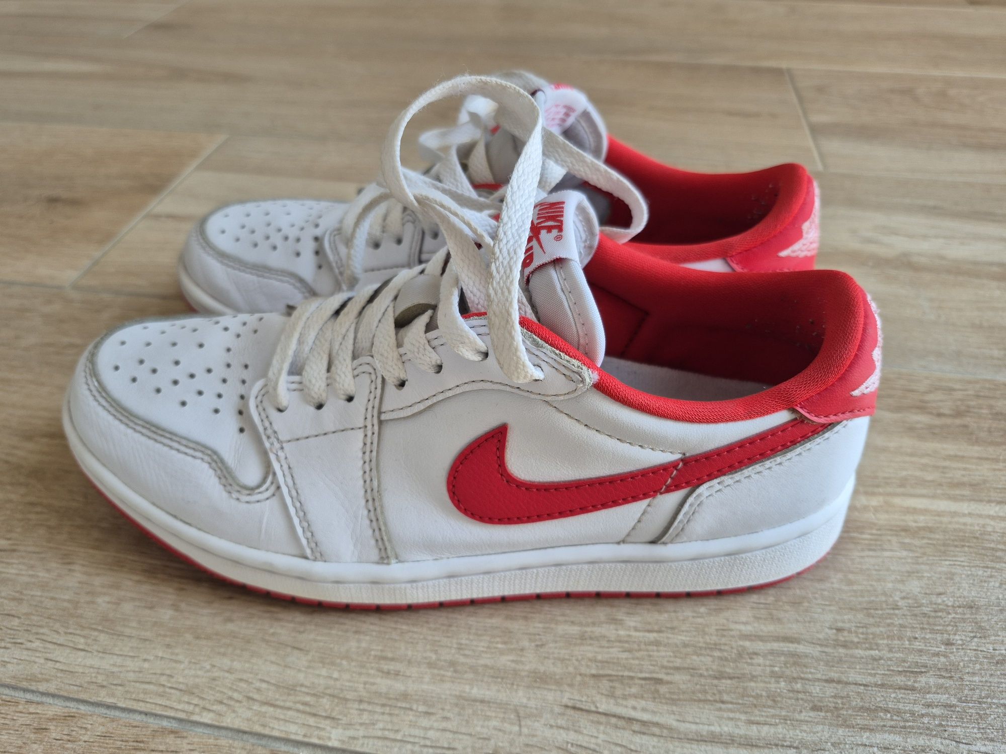 Nike Air Jordan 1 Retro Low biełe czerwone r.40