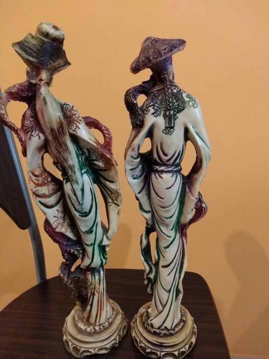 Figurki chińskie 2 szt. z alabastru.