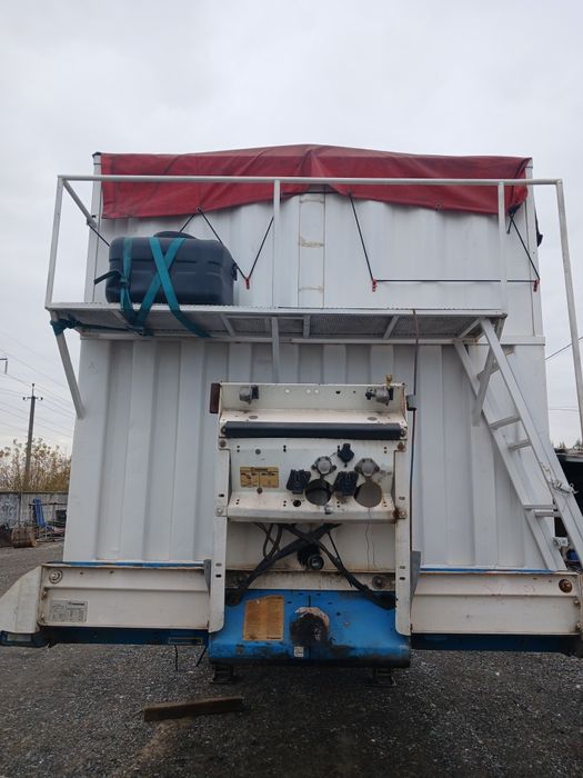 Самосвал, зерновоз Krone. Зареєстрований як контейнеровоз