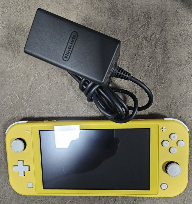 Nintendo switch lite amarela com cartão de 256gb