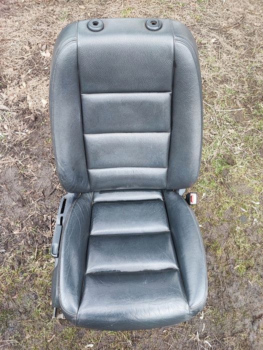 Fotel Prawy Czarna skóra Grzany Audi A4 B6