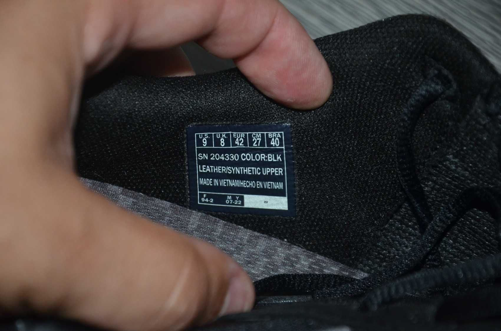 Продам кросівки шкіряні ФІРМА Skechers