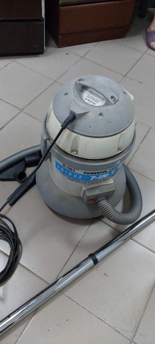 Продам итальянский  очень мощный хороший пылесос