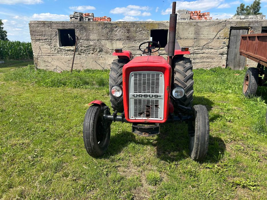 Traktor C-360         .