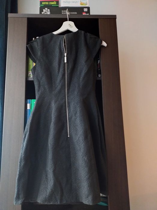 Simple sukienka 34 czarna tłoczony wzór