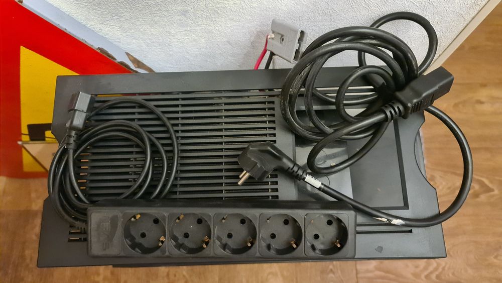 APC Smart-UPS 2200XL безперебойник