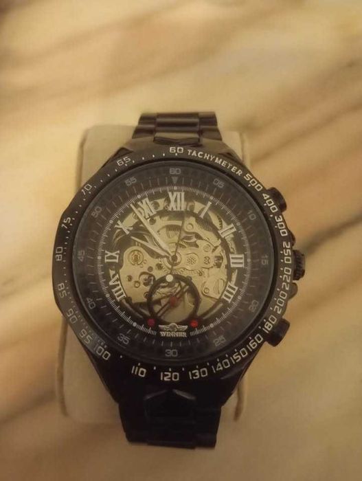 à venda:
relógio automático e elegante da marca WINNER.