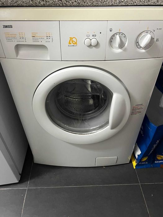 Vendo máquina de lavar Zanussi FA522