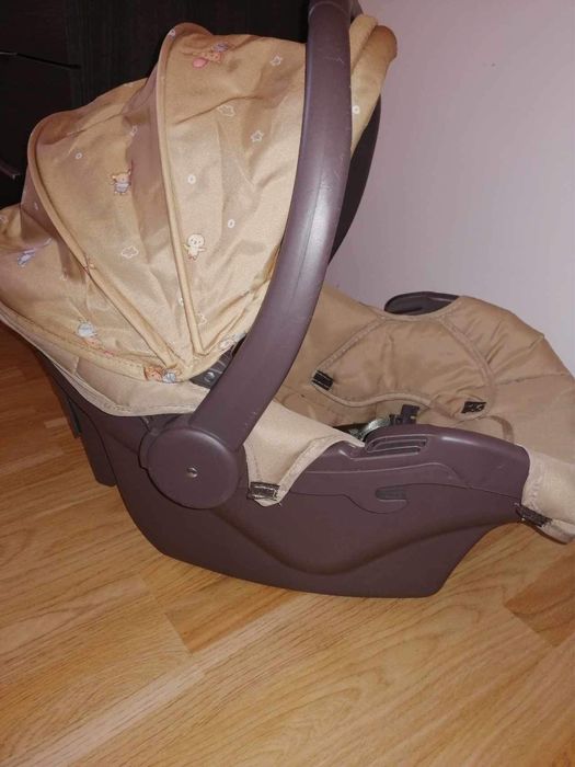 Carrinho de bebe com ovo