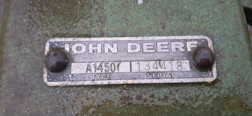 Продам плуг John Deere original!