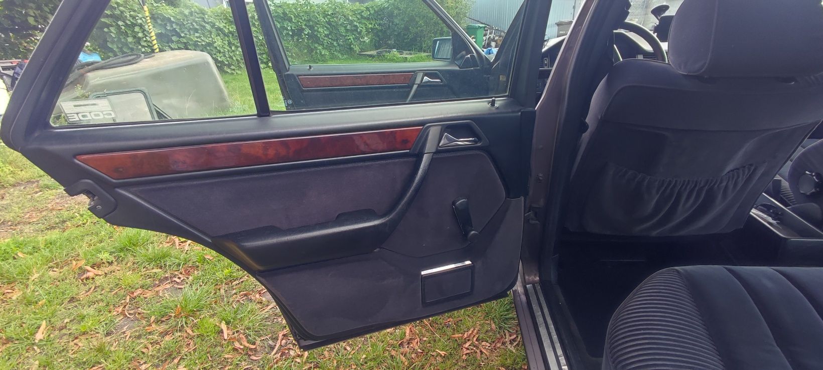 Welurowe boczki drzwi Mercedes w124, wnętrze kratka na części