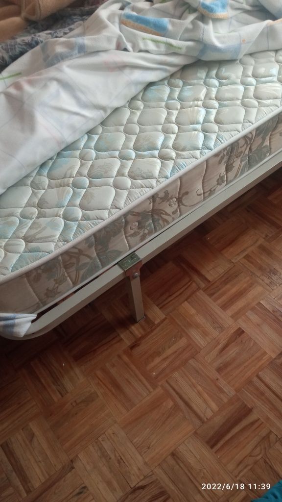 Cama casal com colchão