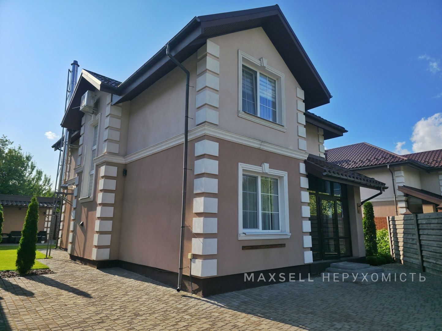 Продам ексклюзивний будинок з дизайнерським ремонтом