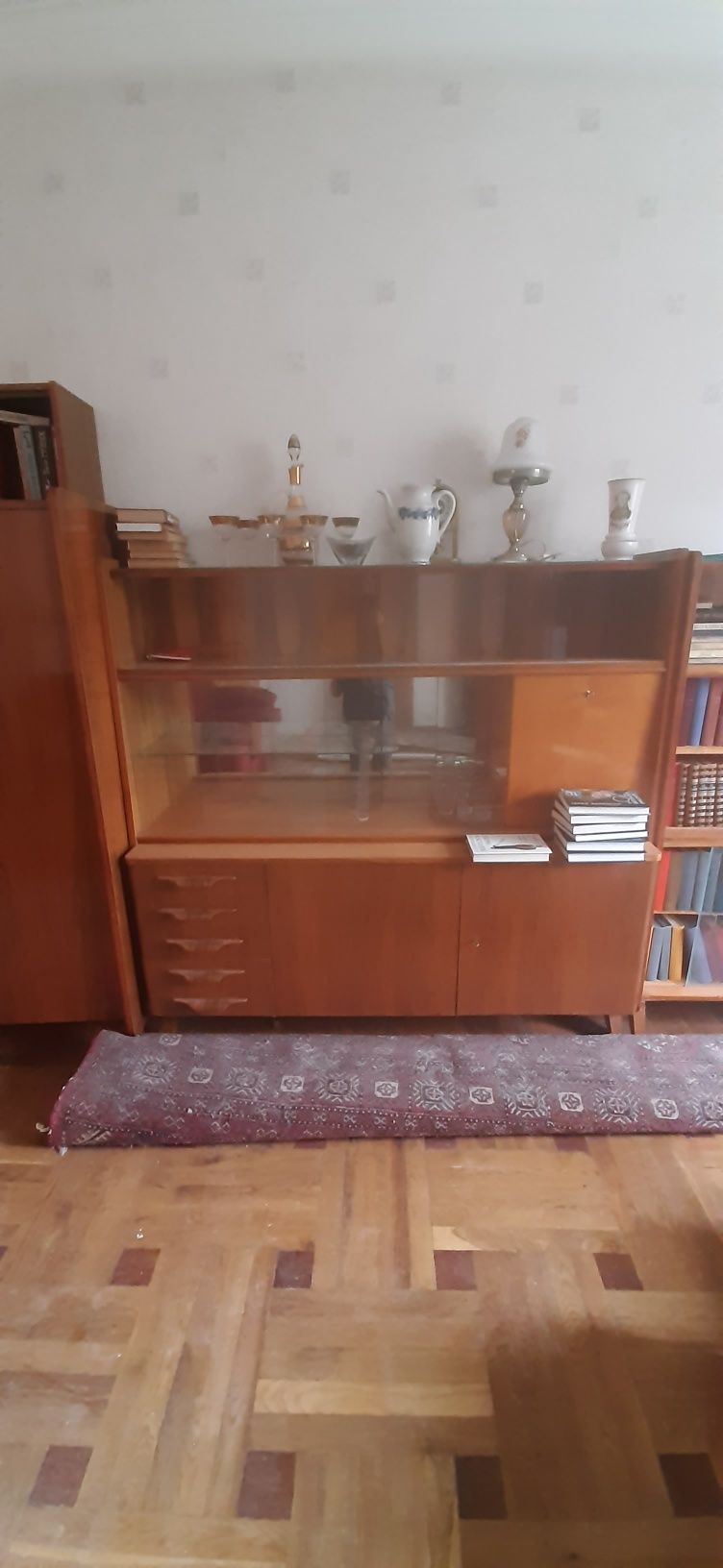 Продам мебель диван шкаф трюмо и так далее