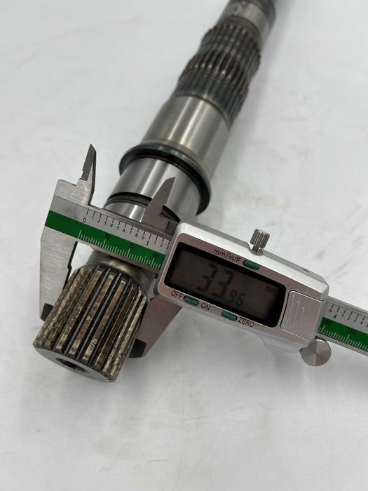 Wałek pompy jazdy - hydrostatu Merlo Sauer Danfoss Z-21  90R075 90L075