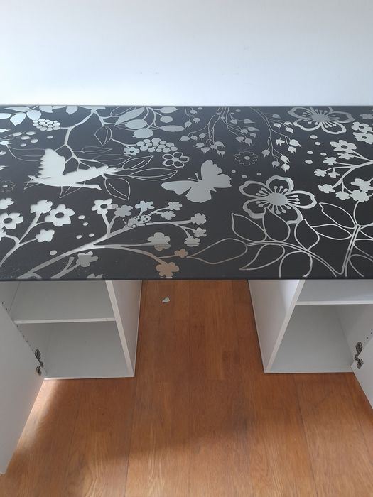 Mesa escritório com tampo em vidro