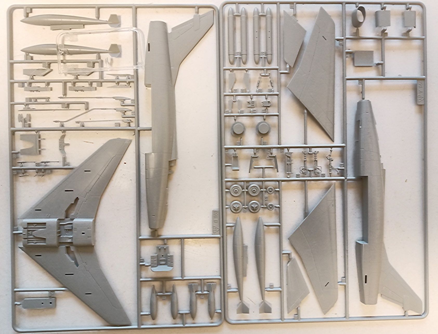 F-100 SUPER SABRE сборная модель самолёта в масштабе 1/72