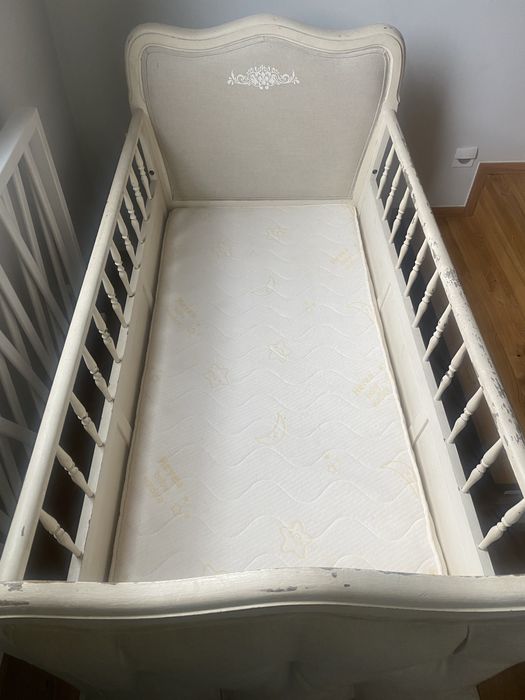 Łóżeczko dziecięce w stylu prowansalskim
