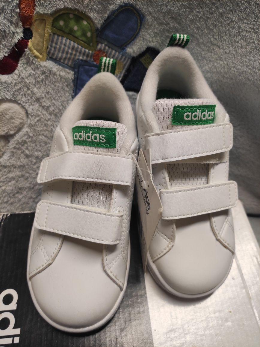 Nowe oryginalne buty dziecięce Adidas vs adv  r. 26