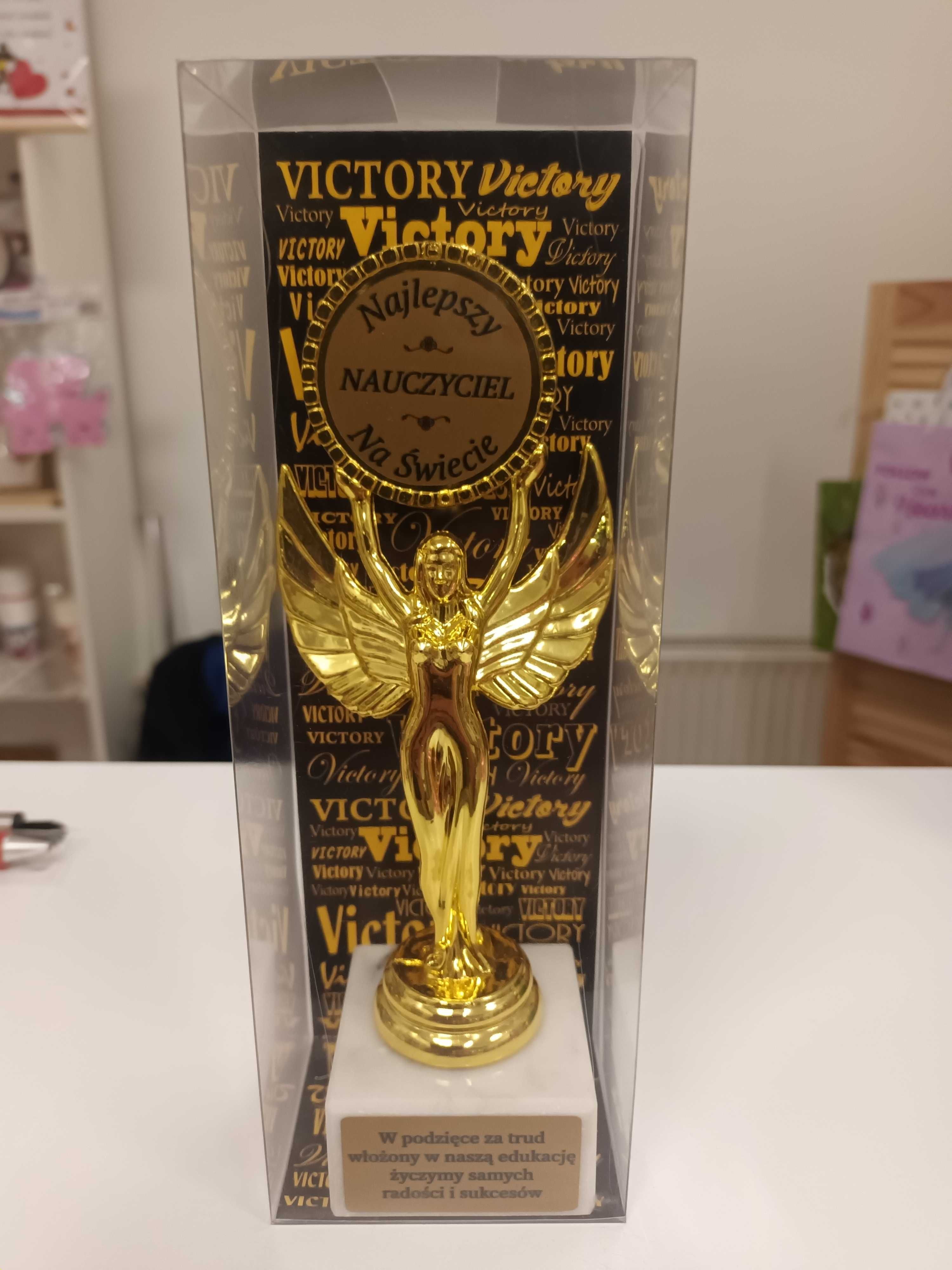 STATUETKA dla najlepszego nauczyciela - SUPER !