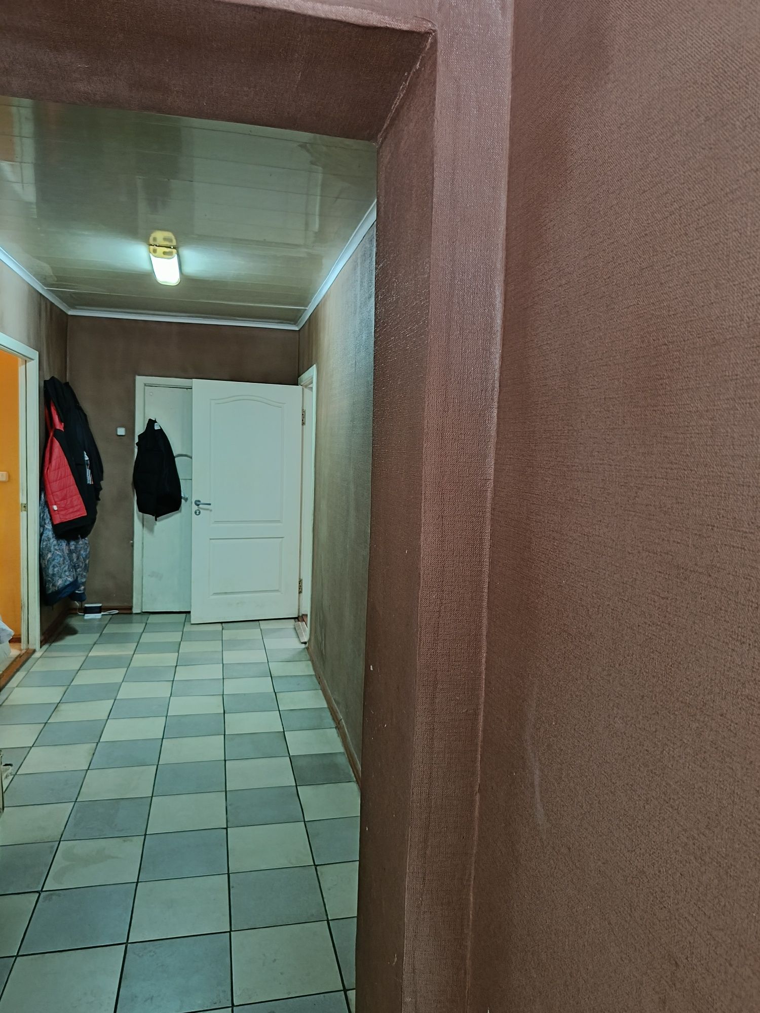 Продам бізнес базу, з житловим будинком, в місті,.
