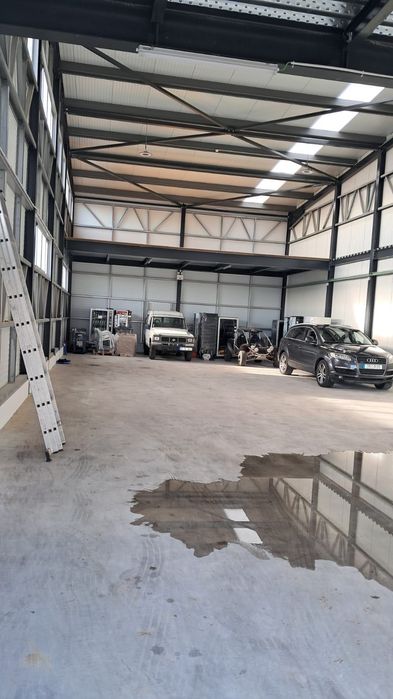 Pavilhão industrial em Santa Marta do Pinhal