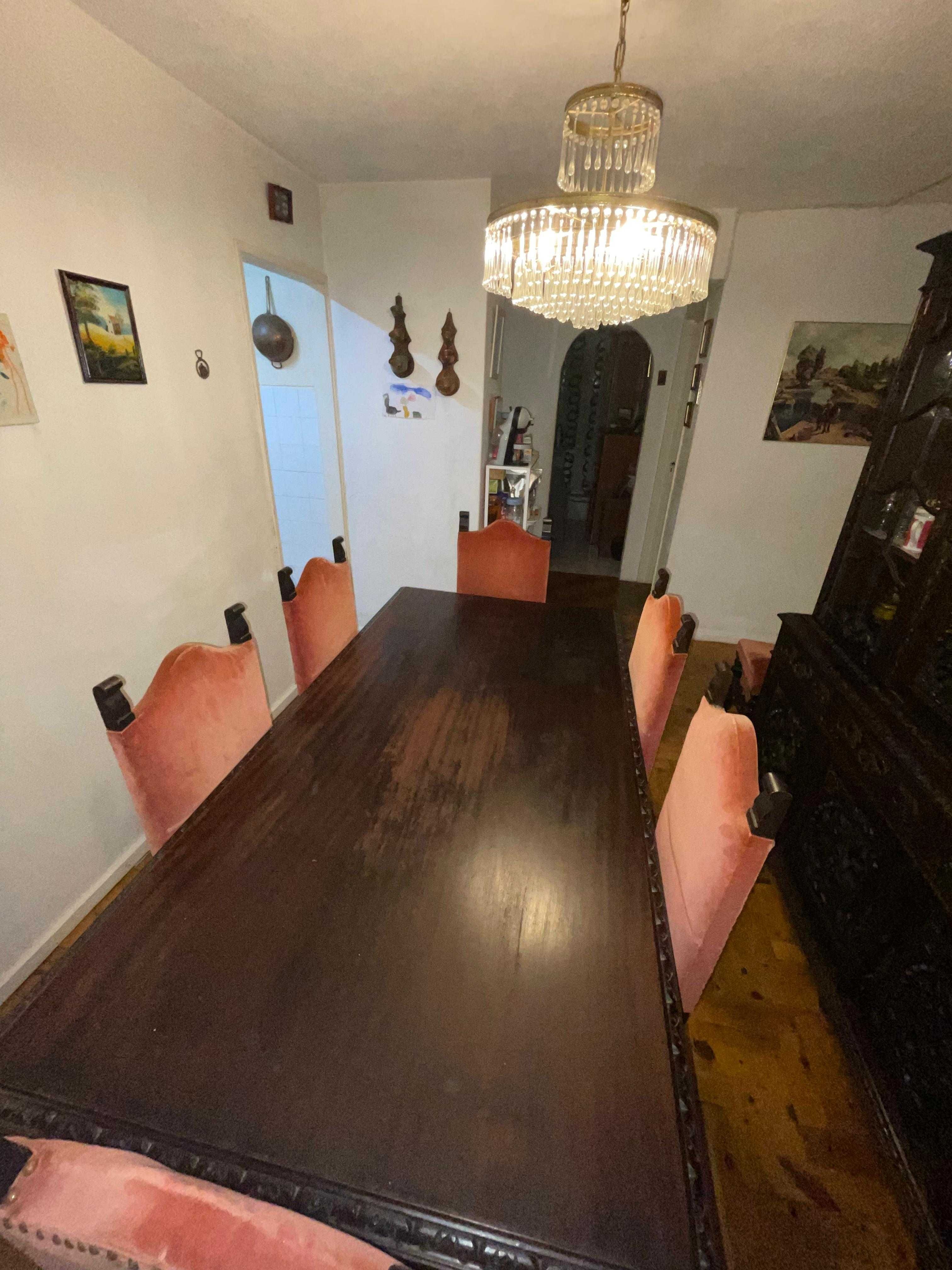 Móvel Sala de Jantar com mesa e 8 cadeiras