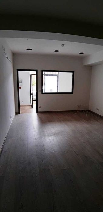 Loja  85m2 em Coselhas apta para serviços ou comércio