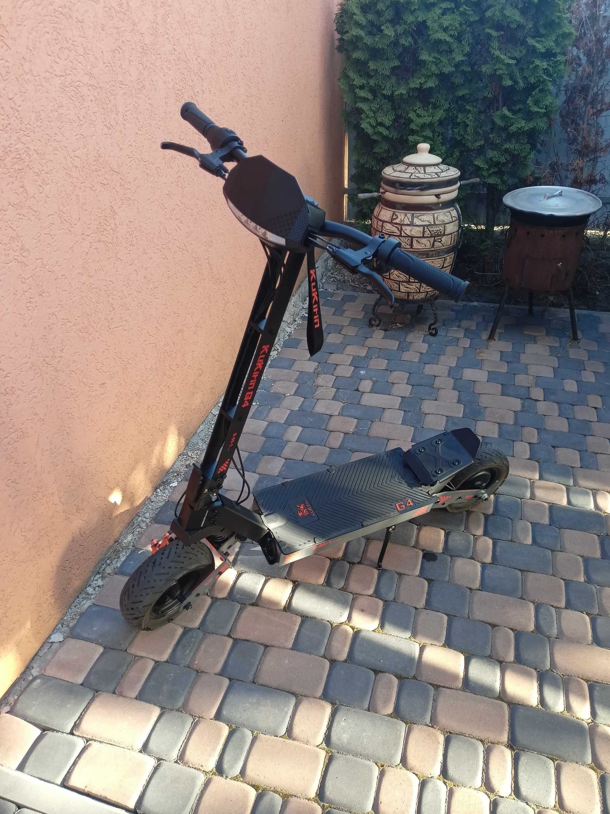 Продам электросамокат Kukurin g4