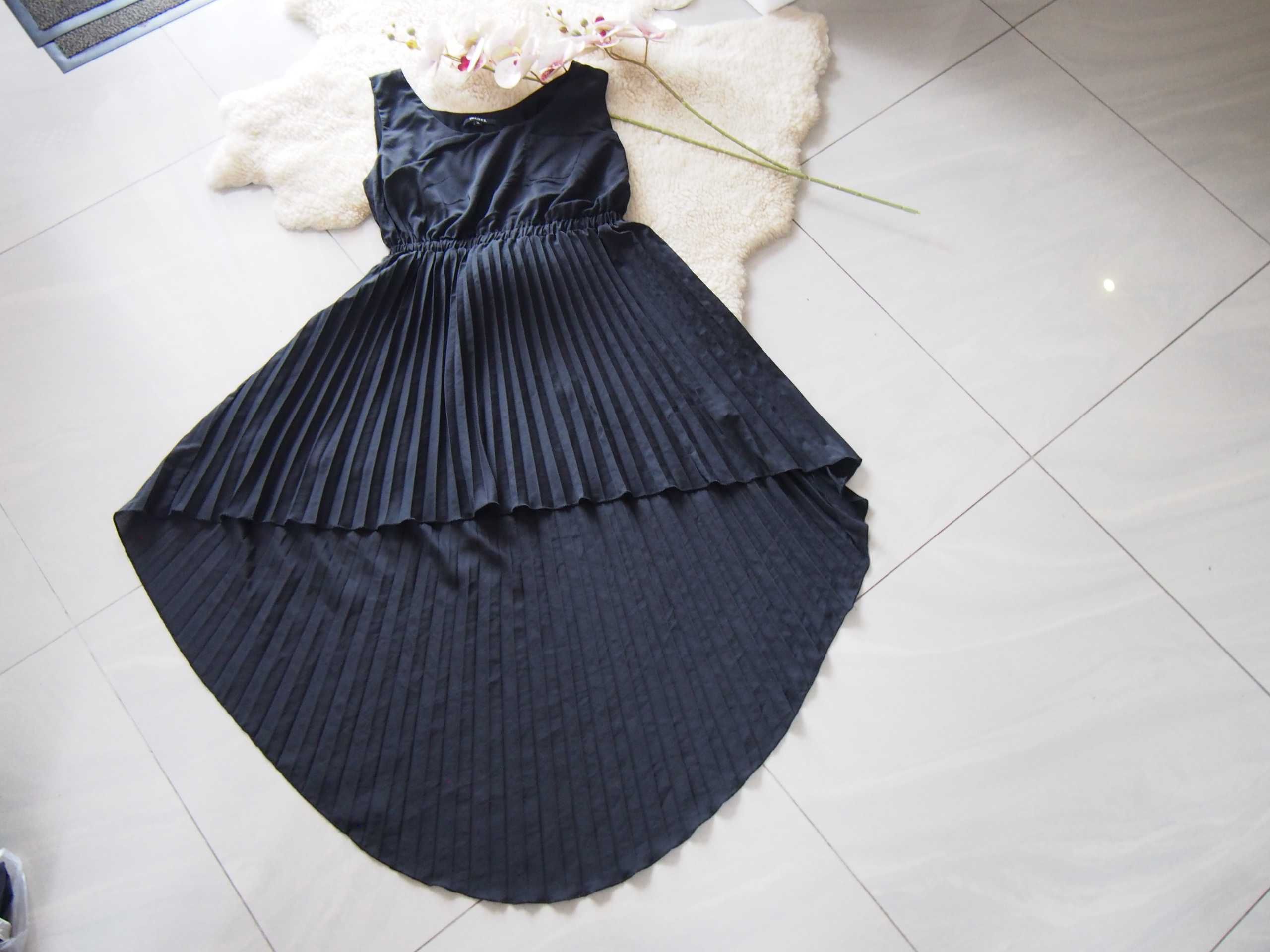 Sukienka czarna XL/42 plisowana