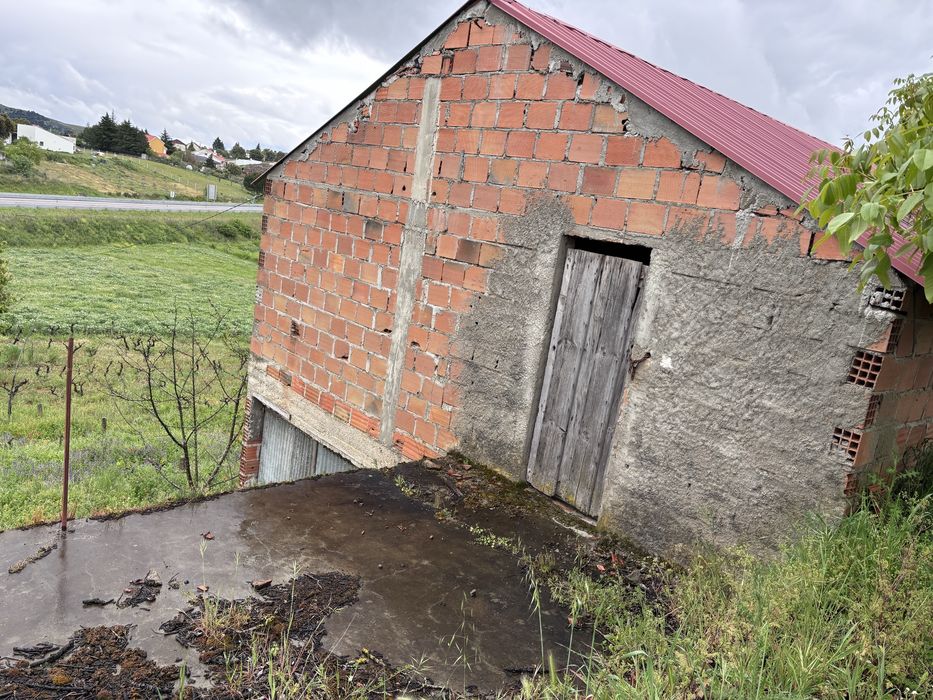 Casa com Restaurante + Vinha à Venda em Bragança – 2 andares, Garagem