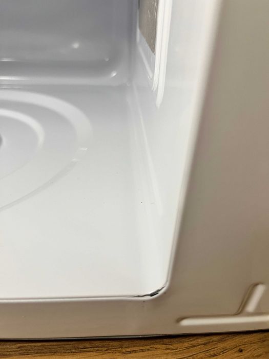 Mikrofalówka Cecotec Proclean 3010 Retro, 20 L, 700 W, Nowa z defektem