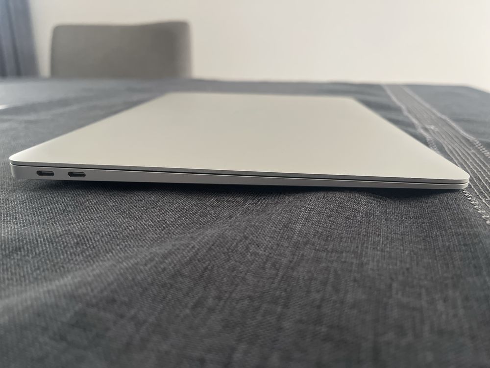 MacBook Air i5 - nowy model z 2019r