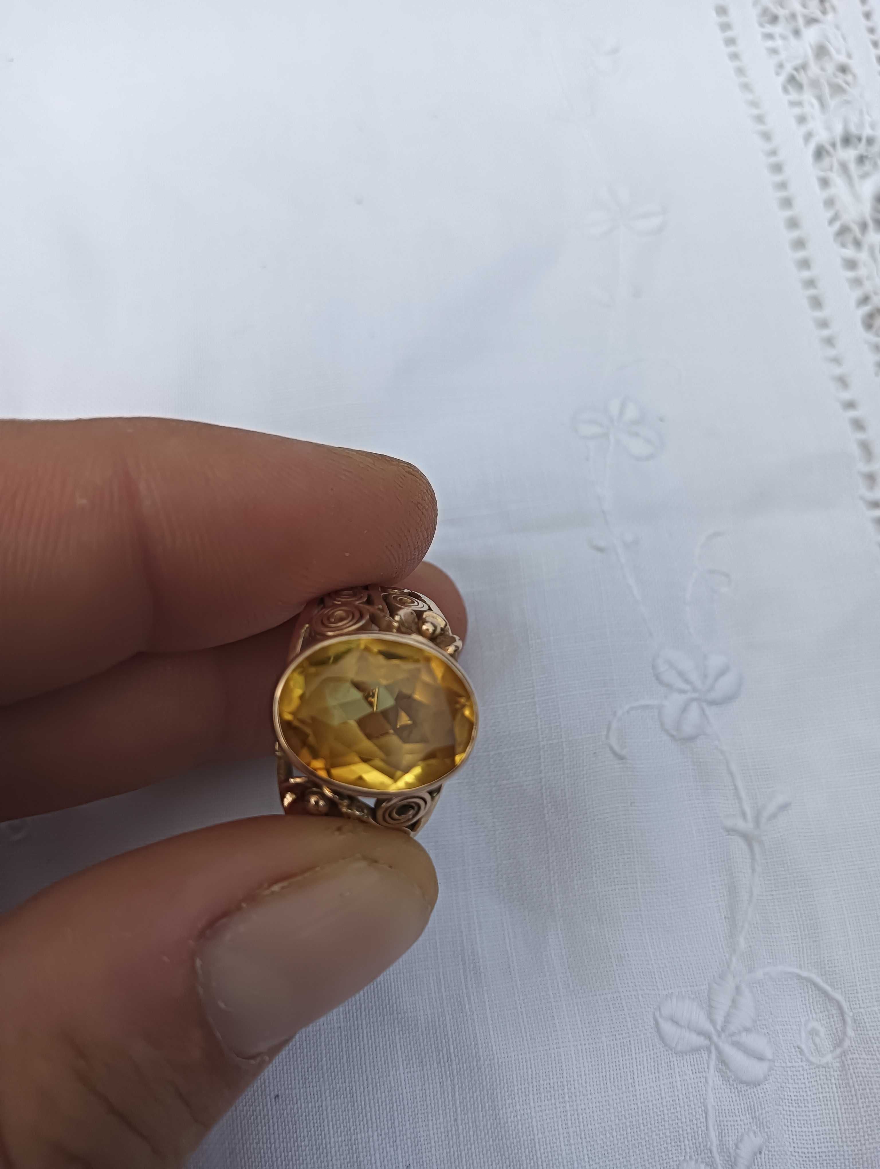 Pierścionek z złota 585 z żółtym kamieniem