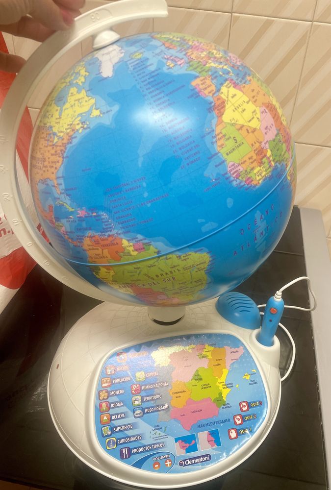 Globo interativo Clementoni