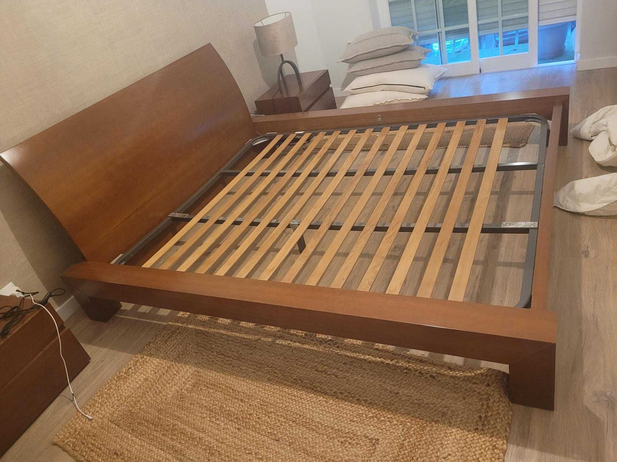 Cama de Casal - Fabricante A. Leal "Cerejeira - 195 cm * 160 Cm"