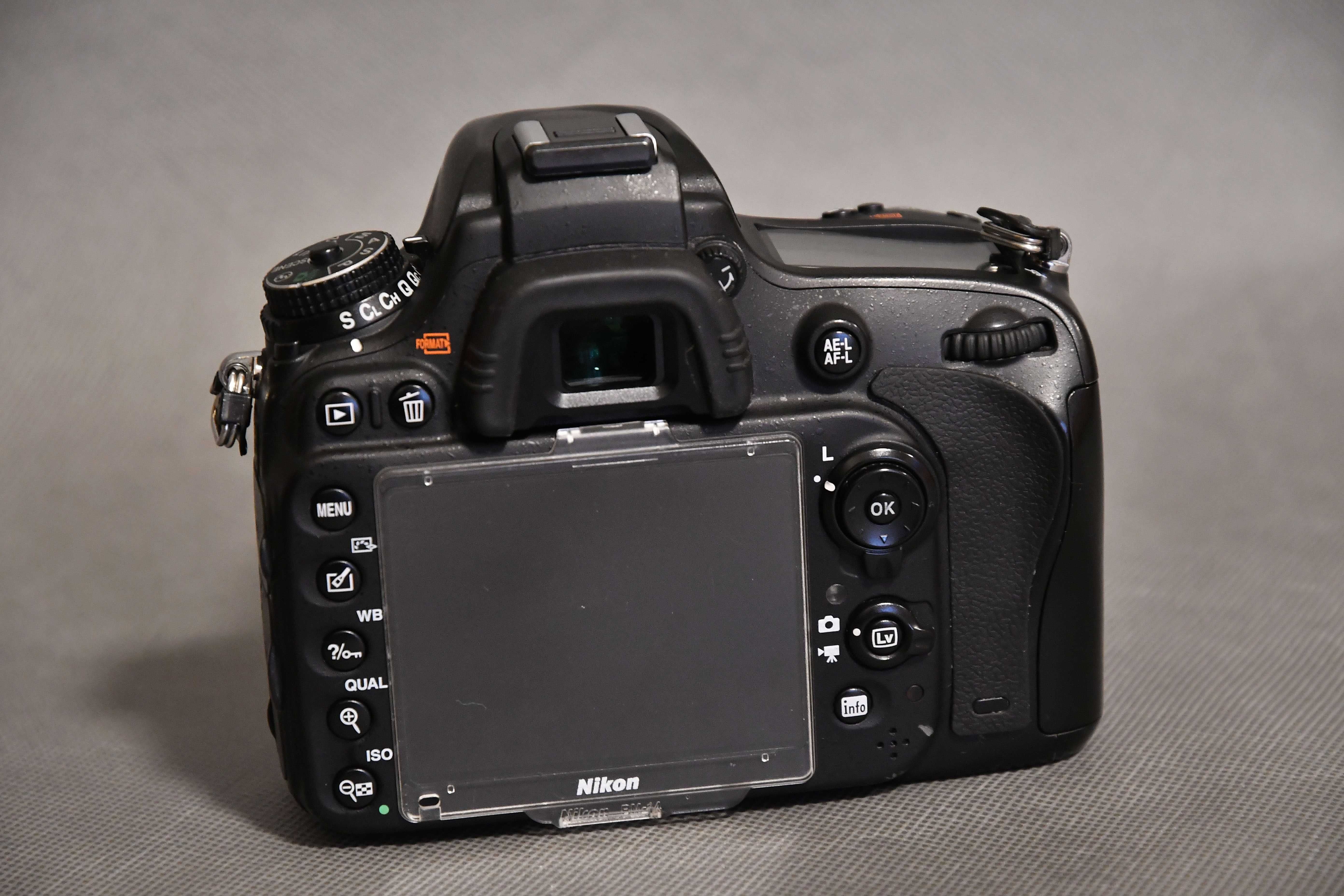 Nikon D 610 повний кадр