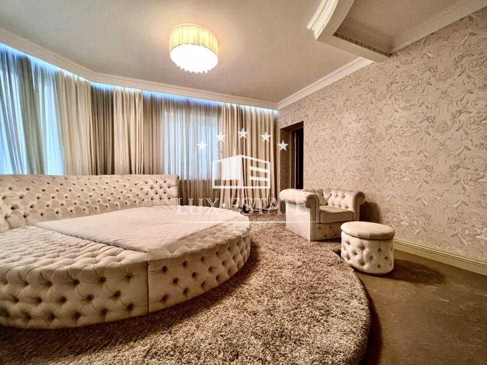 В продаже дом с бассейном в районе Лысой Горы