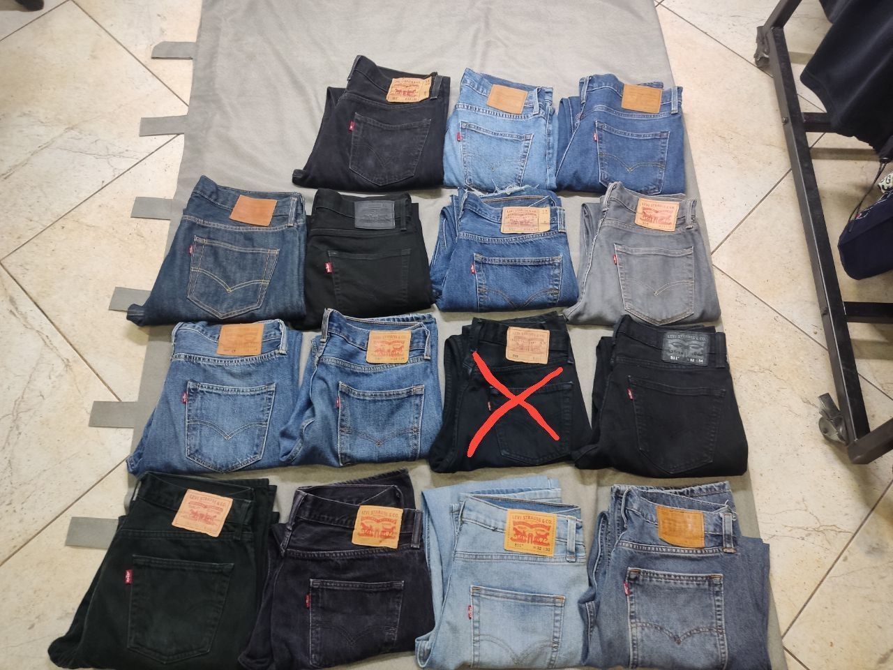 Продам пак штанов Levis