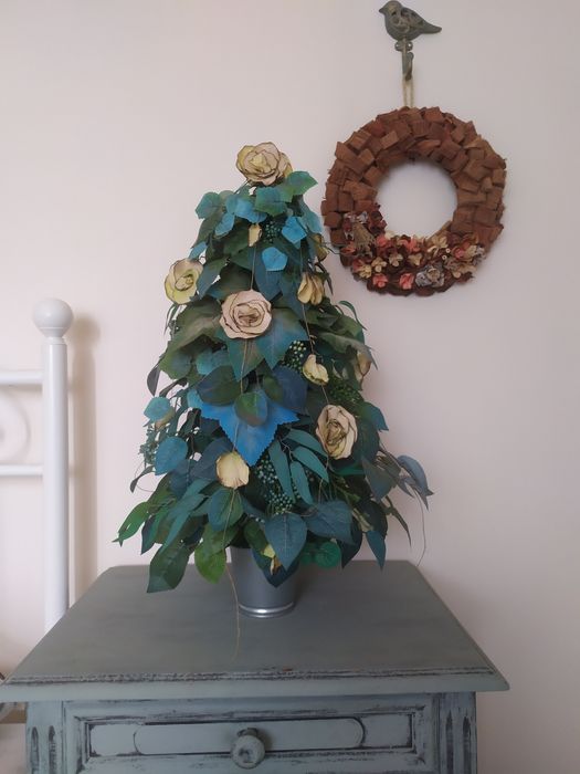 Wyjątkowe drzewko świąteczne, choinka, dekoracja, ozdoba, kwiaty