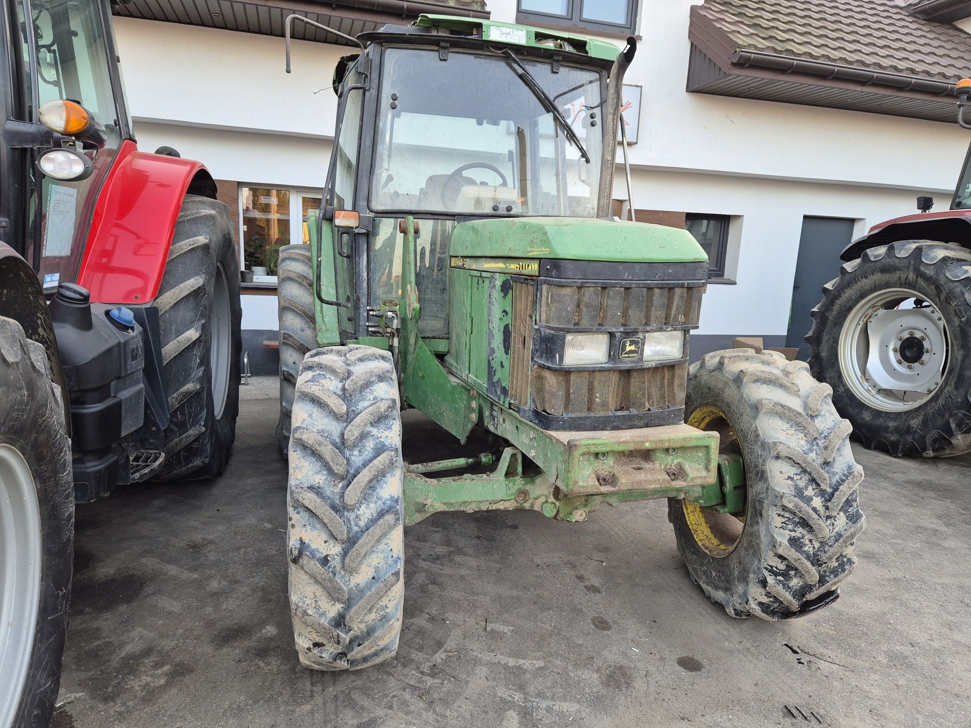 John deere 6110 . Uszkodzony.  Dla majsterkowicza.  Jeżdżący.