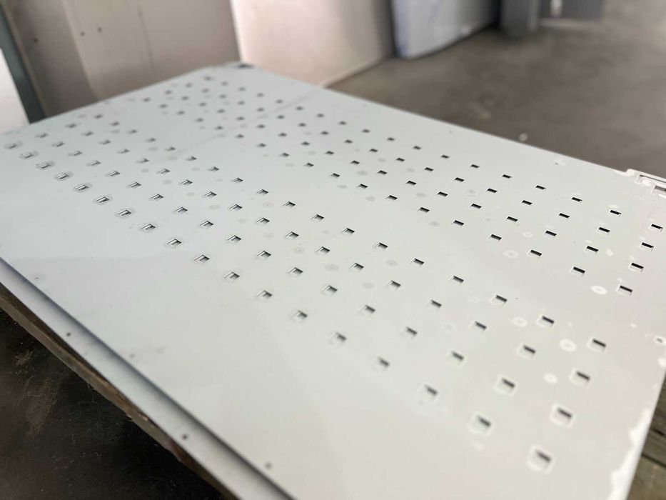 Послуги координатно-пробивного преса | Обробка листового металу