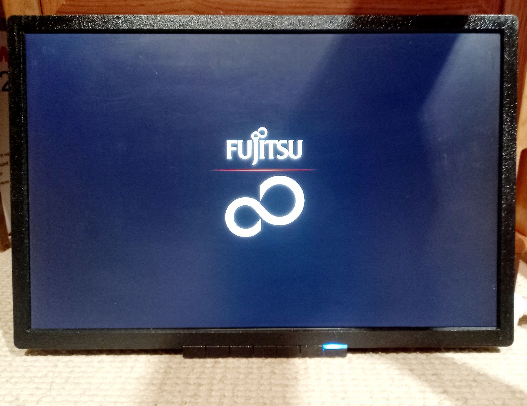 Монитор 22" Fujitsu B22W-7 LED
