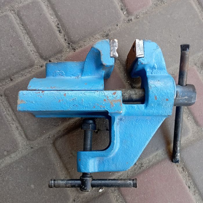 Тиски слесарные 80 мм. Тиски слесарные СССР