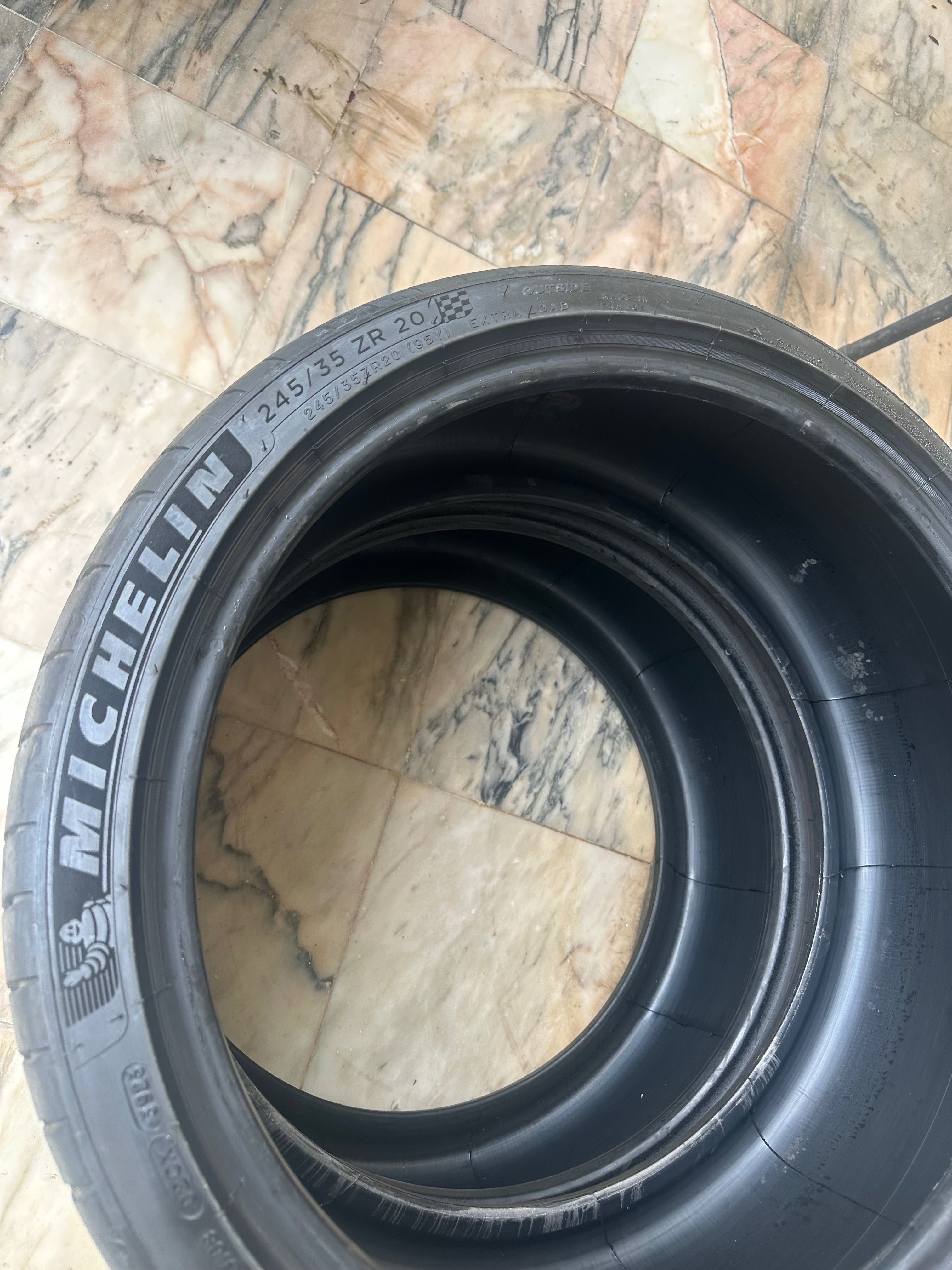 Pneus Michelin 245/35 R20