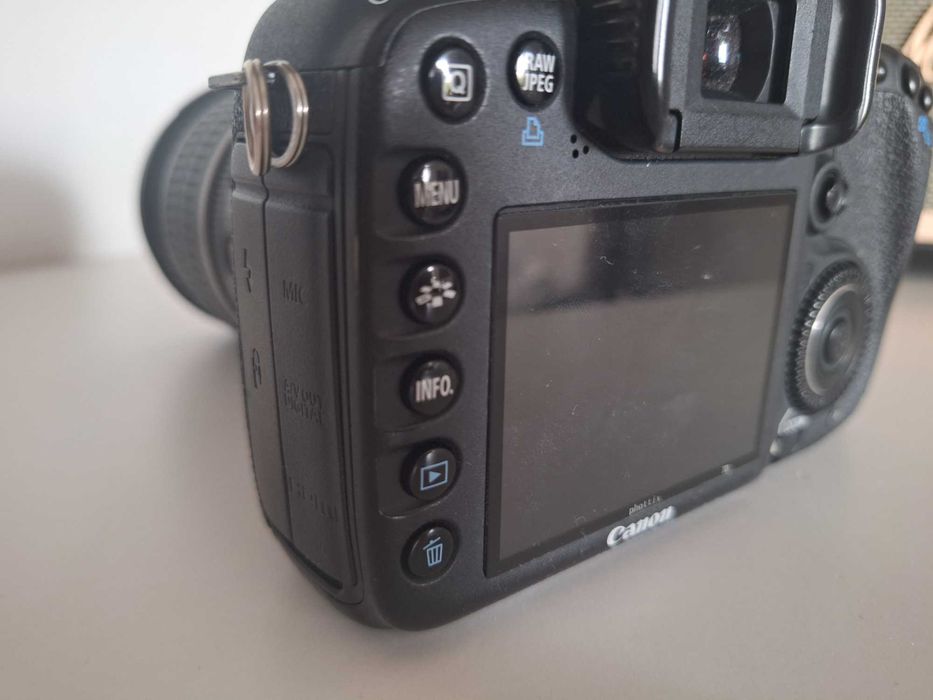 Canon EOS 7D + Obiektyw 17-55 1:2.8 Bateria + Torba