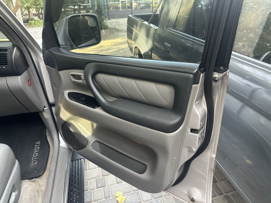 Toyota land cruiser 100