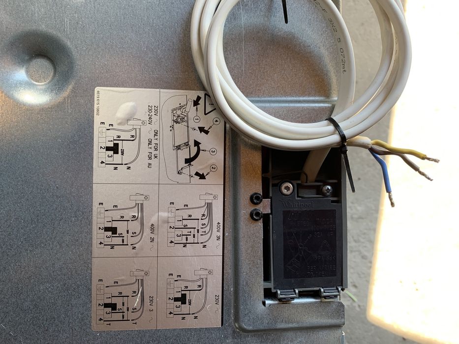 Електрическая варочная поверхность Whirpool.