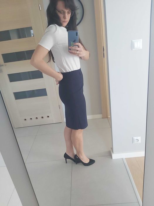 Granatowa spodnica olowkowa